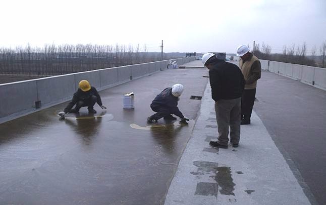 防水施工時基面應該怎么處理？
